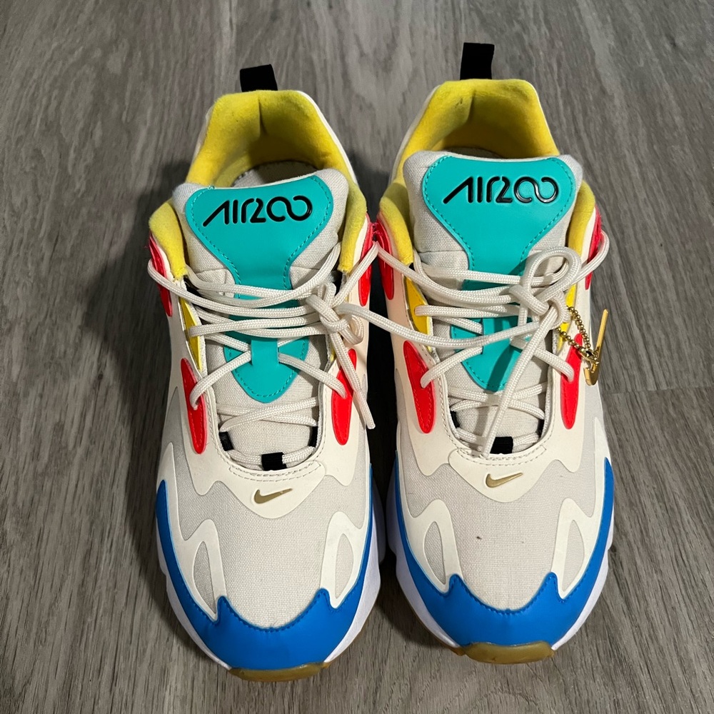 Nike Air Max 270 React Women in SZ 9.5